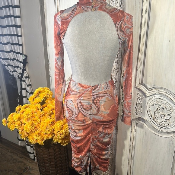 Blanc Swirl Pattern Long Sleeve Open Back Mesh Occassion Dress - Picture 7 of 13